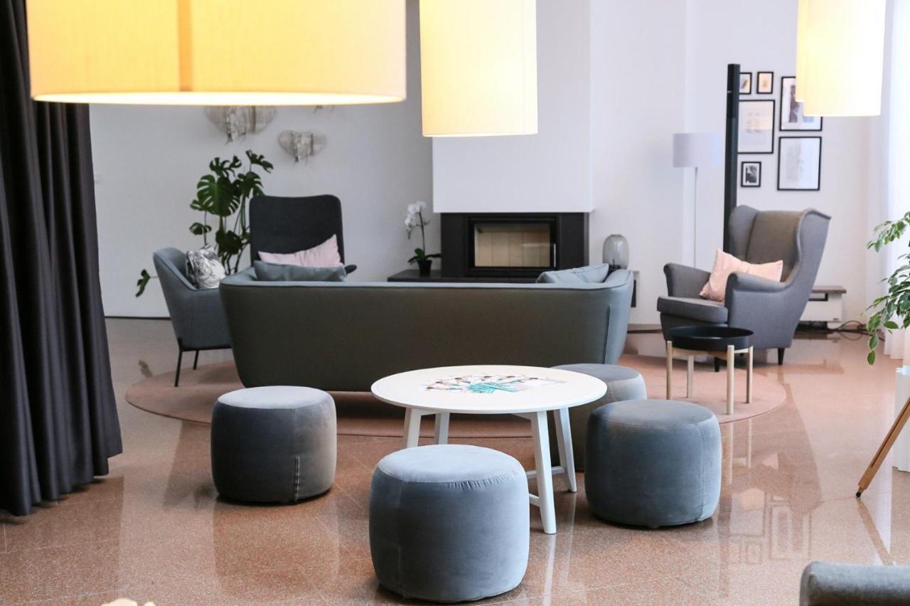 Wellness Studio! Finnish Sauna, Whirlpool, Gym & More! Prague Luaran gambar