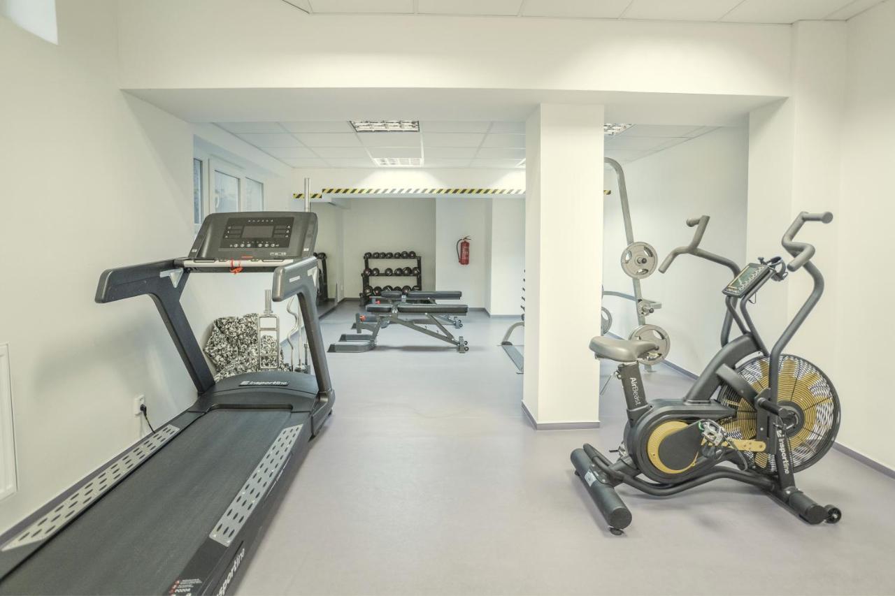 Wellness Studio! Finnish Sauna, Whirlpool, Gym & More! Prague Luaran gambar
