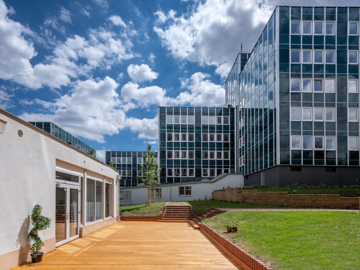 Wellness Studio! Finnish Sauna, Whirlpool, Gym & More! Prague Luaran gambar