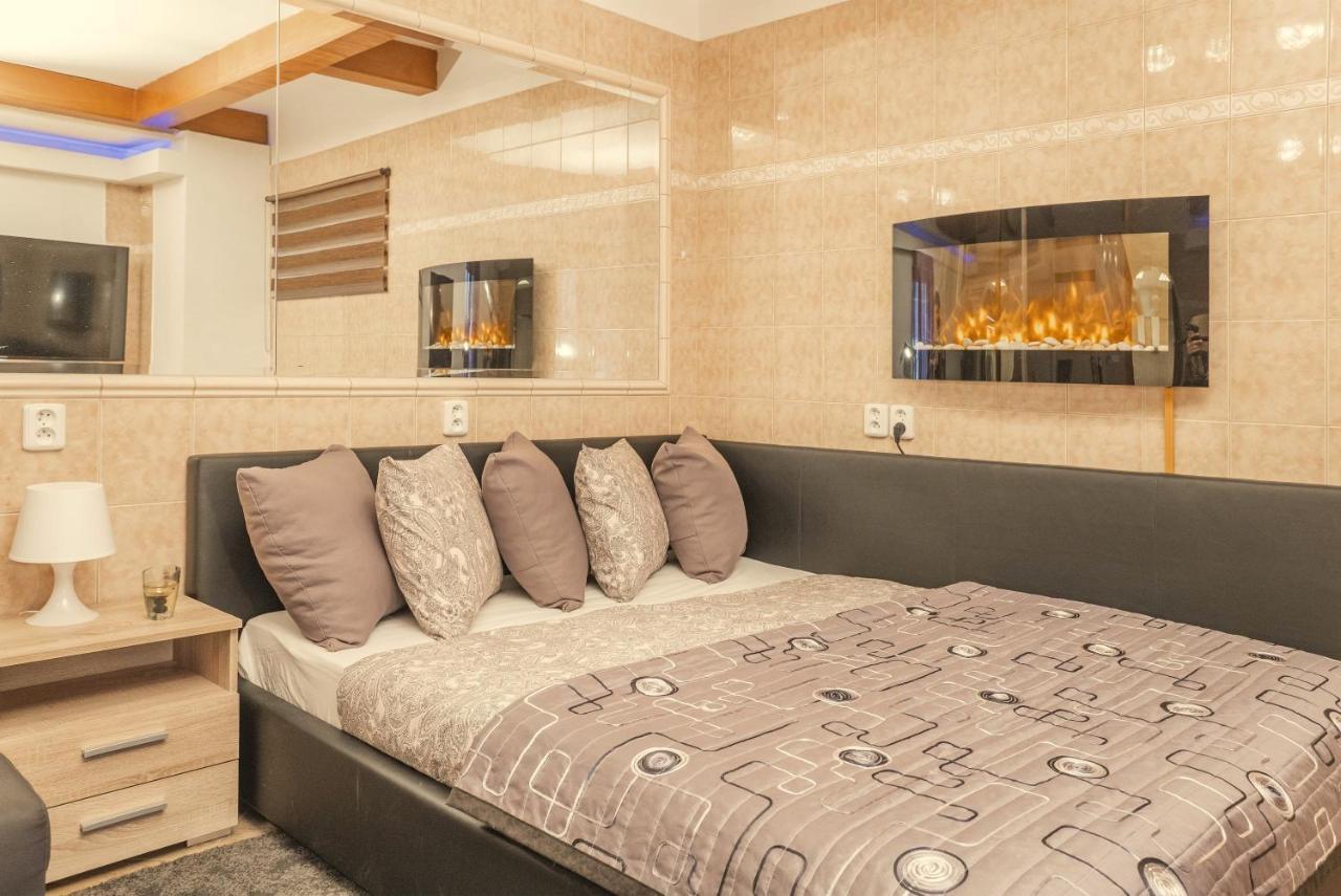 Wellness Studio! Finnish Sauna, Whirlpool, Gym & More! Prague Luaran gambar