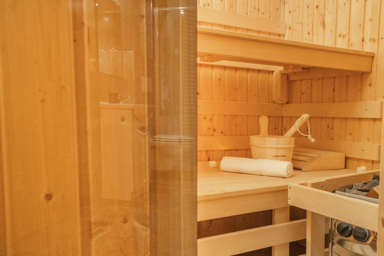 Wellness Studio! Finnish Sauna, Whirlpool, Gym & More! Prague Luaran gambar